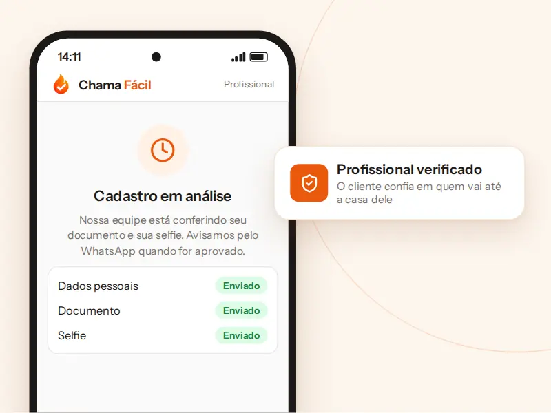 Tela de cadastro em análise, com o aviso de que a equipe está conferindo o documento e a selfie.